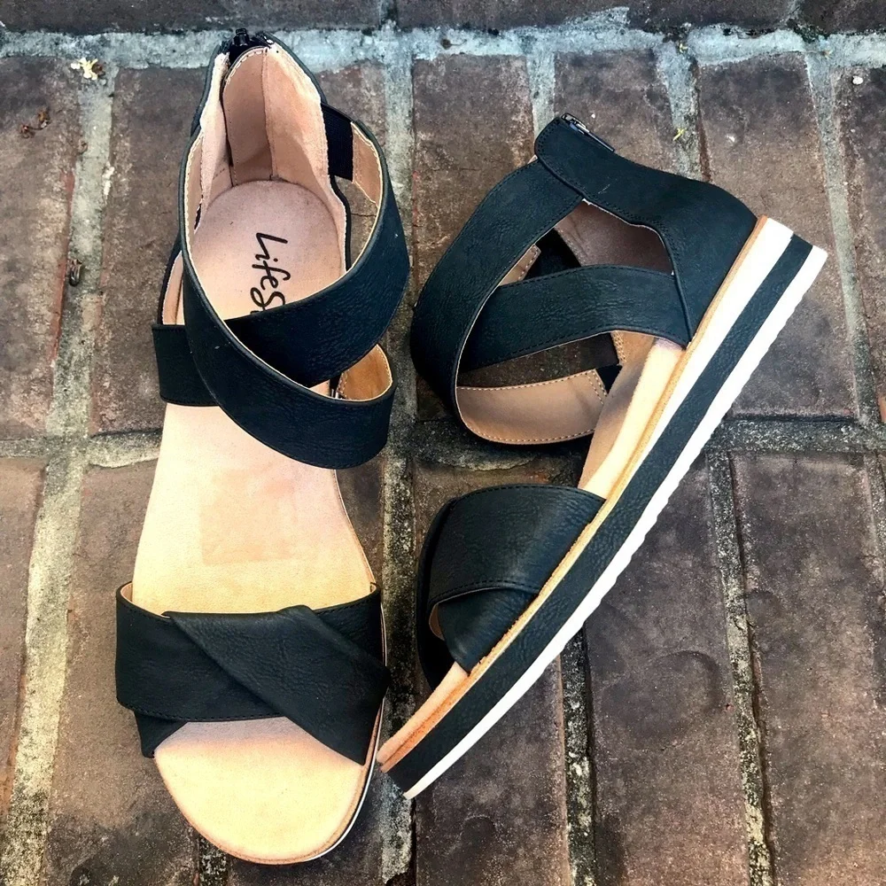 New wo Box Life Stride Zoom Peep Toe Sandal in Black | Size 9.5